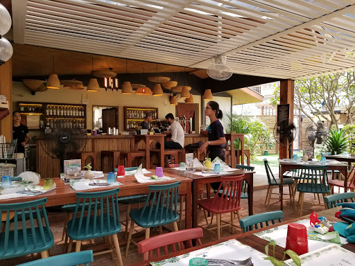 Restaurants with swimming pool Bangkok