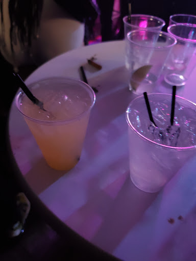 Bar & Grill «Henney Tyme Bar and Lounge», reviews and photos, 3200 Hallandale Beach Blvd, Hollywood, FL 33023, USA