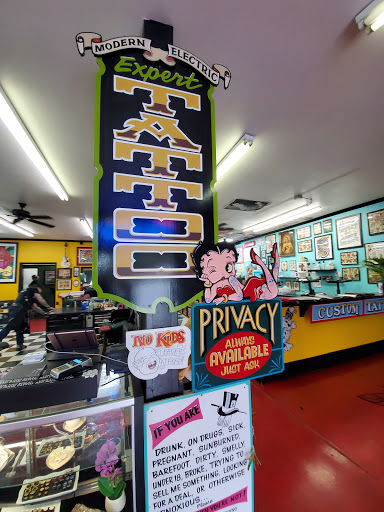 Tattoo Shop «Red Room Tattoo», reviews and photos, 231 Nord Ave, Chico, CA 95928, USA