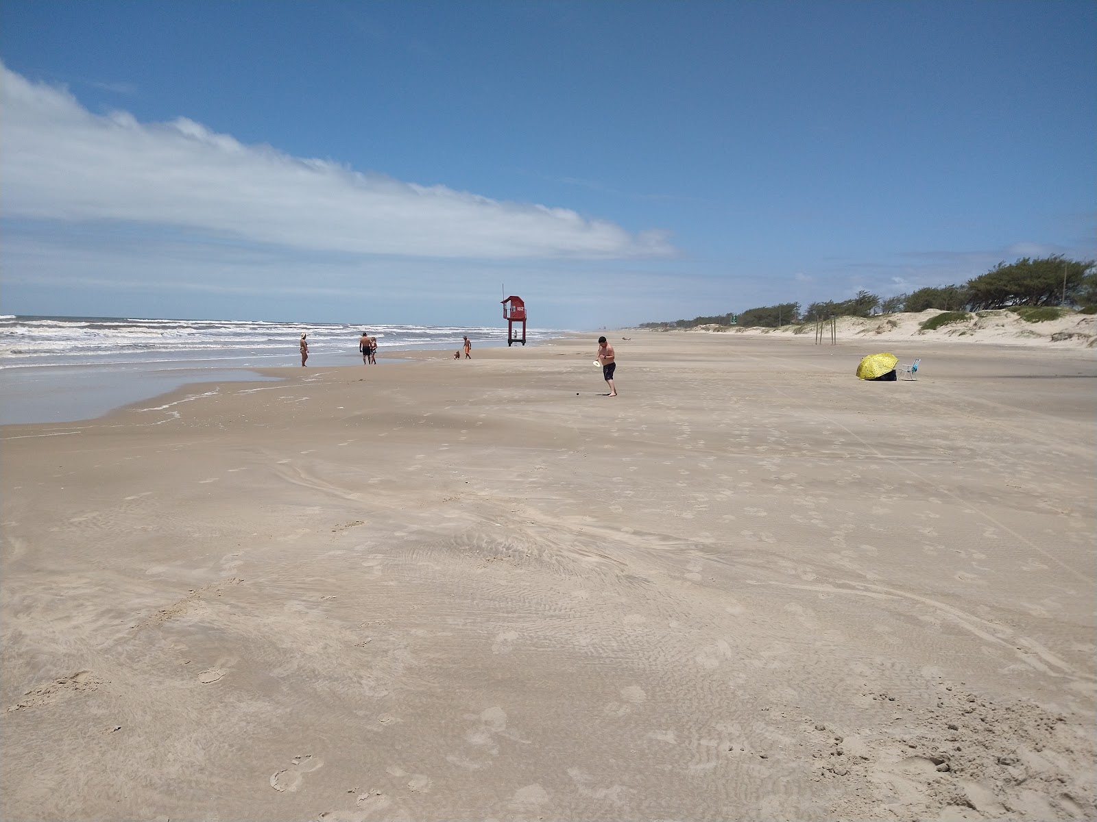 Foto von Neuer Strand von Tramandai mit beiger sand Oberfläche