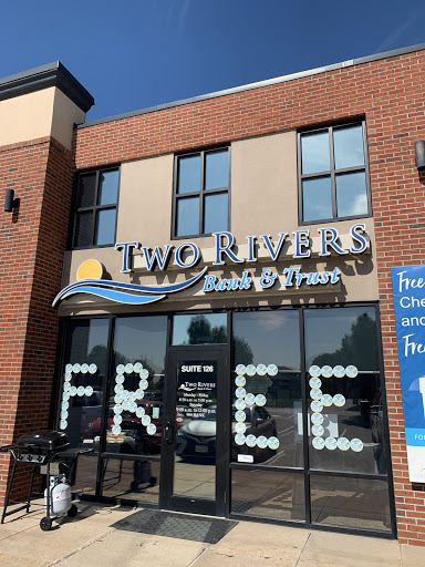 Bank «Two Rivers Bank & Trust», reviews and photos