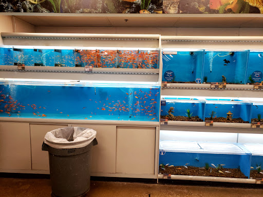 Pet Supply Store «PetSmart», reviews and photos, 2861 Veterans Memorial Pkwy, St Charles, MO 63303, USA