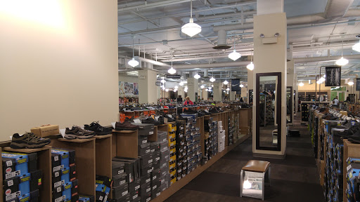 Shoe Store «DSW Designer Shoe Warehouse», reviews and photos, 1301 S Joyce St, Arlington, VA 22202, USA