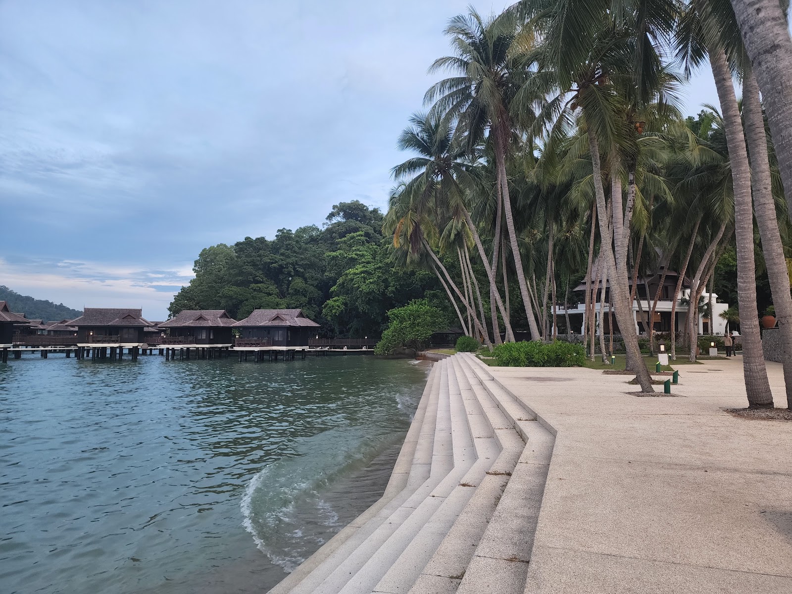 Royal Bay Beach'in fotoğrafı geniş ile birlikte
