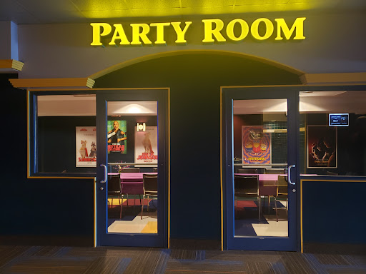 Movie Theater «Regal Cinemas Greenwood 14 & RPX», reviews and photos, 461 Greenwood Park Dr S, Greenwood, IN 46142, USA