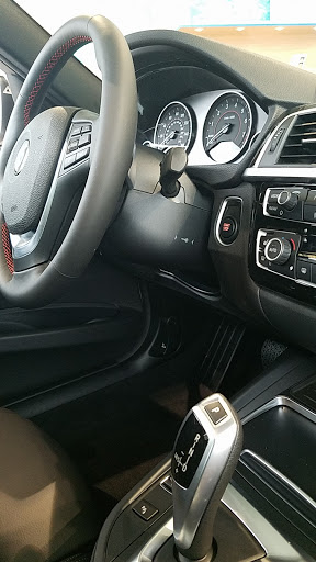 BMW Dealer «BMW of Milwaukee North», reviews and photos, 5990 N Green Bay Ave, Glendale, WI 53209, USA