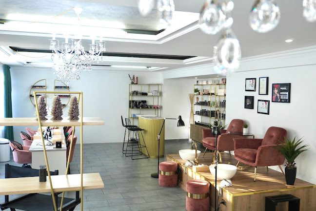 Doina - Nail Academy Salon Store Nailover Officiel - Neuenburg