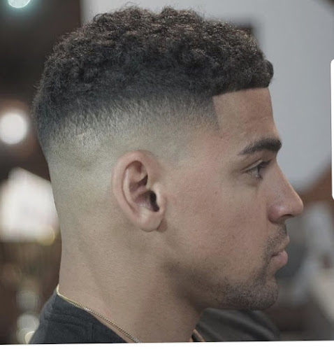 Comments and reviews of New Man Barber Shop (Kilburn Market)
