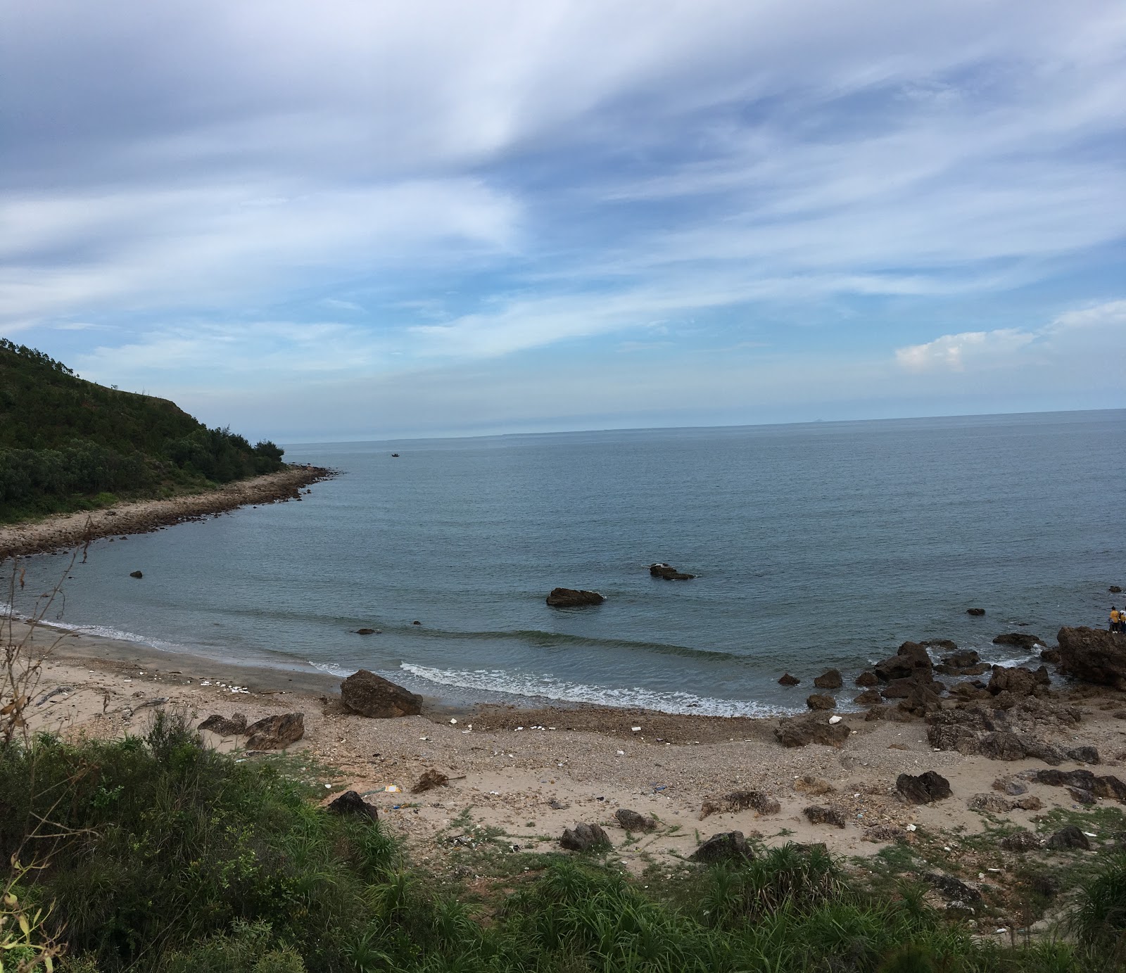 Foto di Quynh Tien Beach con una superficie del sabbia beige