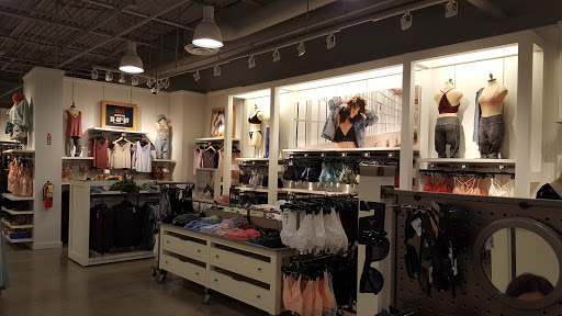 Clothing Store «AEO Factory Store», reviews and photos, 2741 S Rochester Rd #112301, Rochester Hills, MI 48307, USA