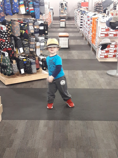 Shoe Store «DSW Designer Shoe Warehouse», reviews and photos, 2114 E 80th Ave, Merrillville, IN 46410, USA