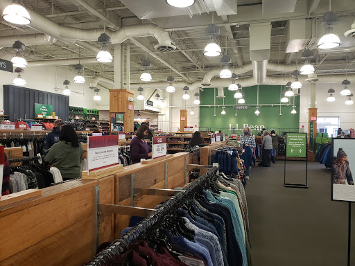 Clothing Store «L.L. Bean Outlet», reviews and photos, 1 Freeport Village Station, Freeport, ME 04033, USA