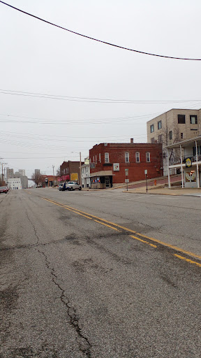 Pottery Store «Mississippi Mud Pottery», reviews and photos, 310 E Broadway, Alton, IL 62002, USA