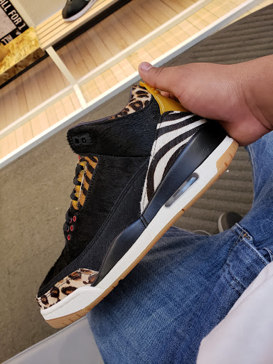 Clothing Store «Nike Lenox», reviews and photos, 3393 Peachtree Rd, Atlanta, GA 30326, USA