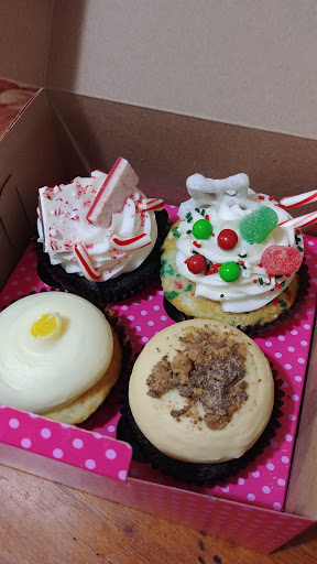 Dessert Shop «Smallcakes Cupcakery and Creamery», reviews and photos, 15624 Pilot Knob Rd, Apple Valley, MN 55124, USA