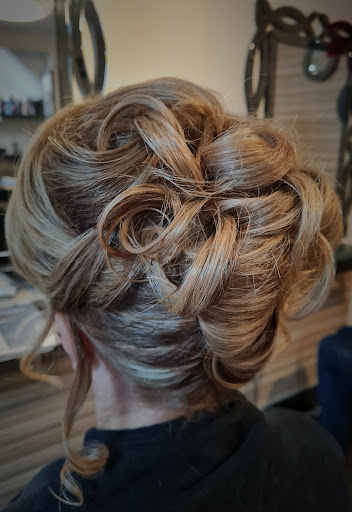 Eileens Unisex Hair Salon & The Hire End @ Eileen's in Killybegs, Co. Donegal