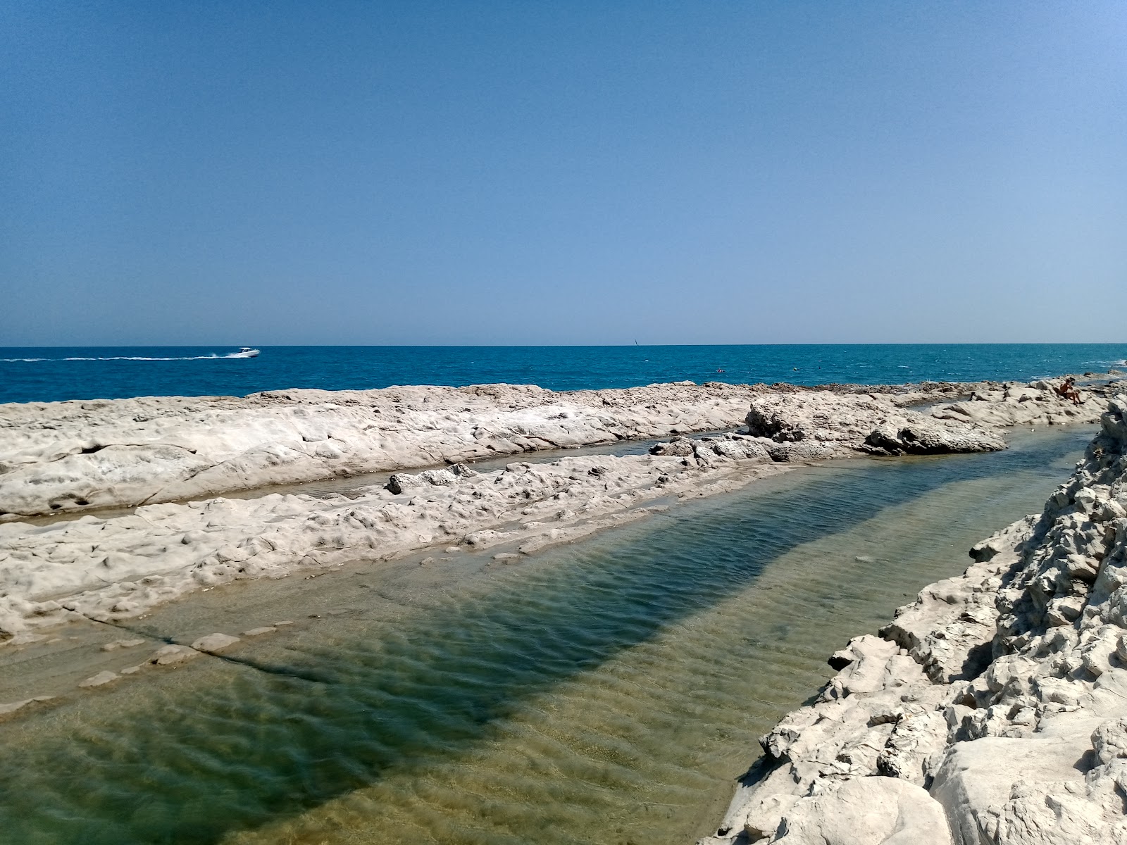 Seggiola del Papa'in fotoğrafı dağlarla çevrili