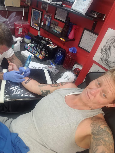 Tattoo Shop «Quality Ink -Tattoo and Piercing Studio», reviews and photos, 3604 Fort Crook Rd S, Bellevue, NE 68123, USA