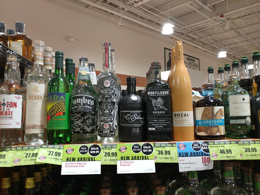 State Liquor Store «NH Liquor & Wine Outlet», reviews and photos, 92 Cluff Crossing Rd, Salem, NH 03079, USA