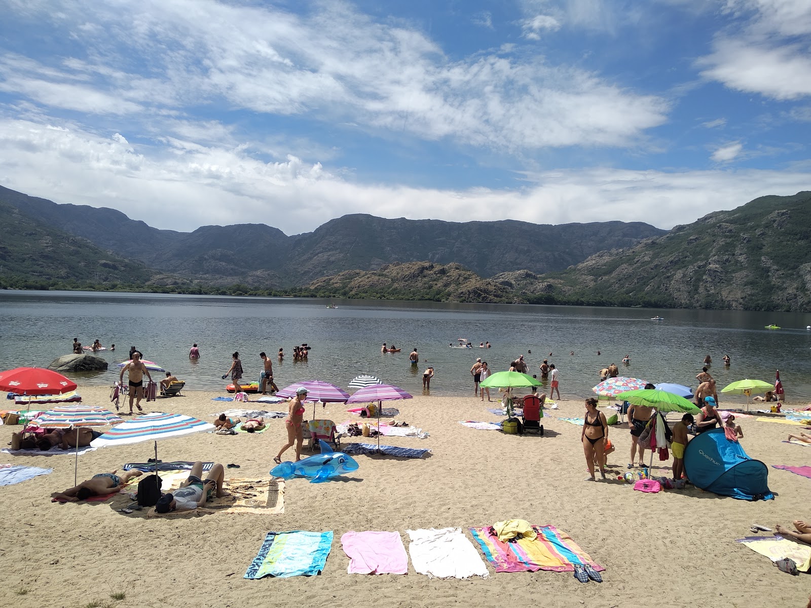 Foto von Praia Viquela Lago de Sanabria annehmlichkeitenbereich