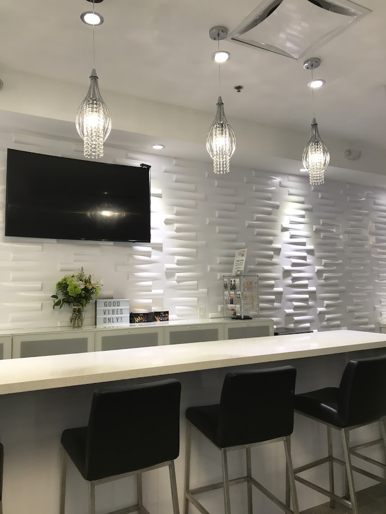 Lavish nail salon 33025