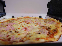 Photos du propriétaire du Pizzas à emporter Distributeur Pizzas à Saint Chaptes 24/24 Caz'@ Di Pizza by Di Lorenzo Pizza - n°12