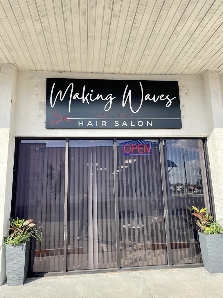 Making Waves Salon 34275