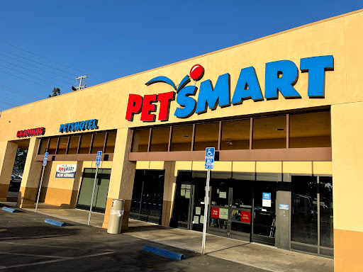 PetSmart, 19320 Nordhoff Way, Northridge, CA 91324, USA, 