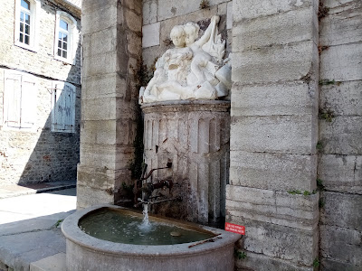 Fontaine Louis XVI à Boulogne-sur-Mer