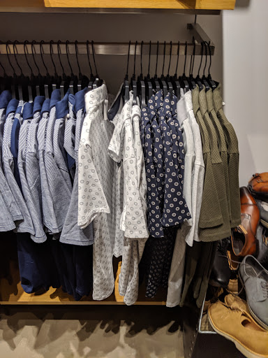Clothing Store «Express», reviews and photos, 6847 Springfield Mall, Springfield, VA 22150, USA