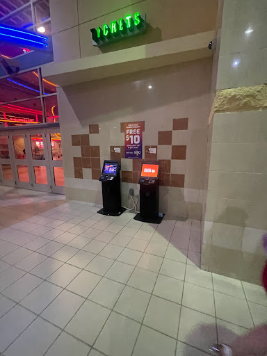Movie Theater «Regal Cinemas Southland Mall 16», reviews and photos, 20505 S Dixie Hwy, Cutler Bay, FL 33189, USA
