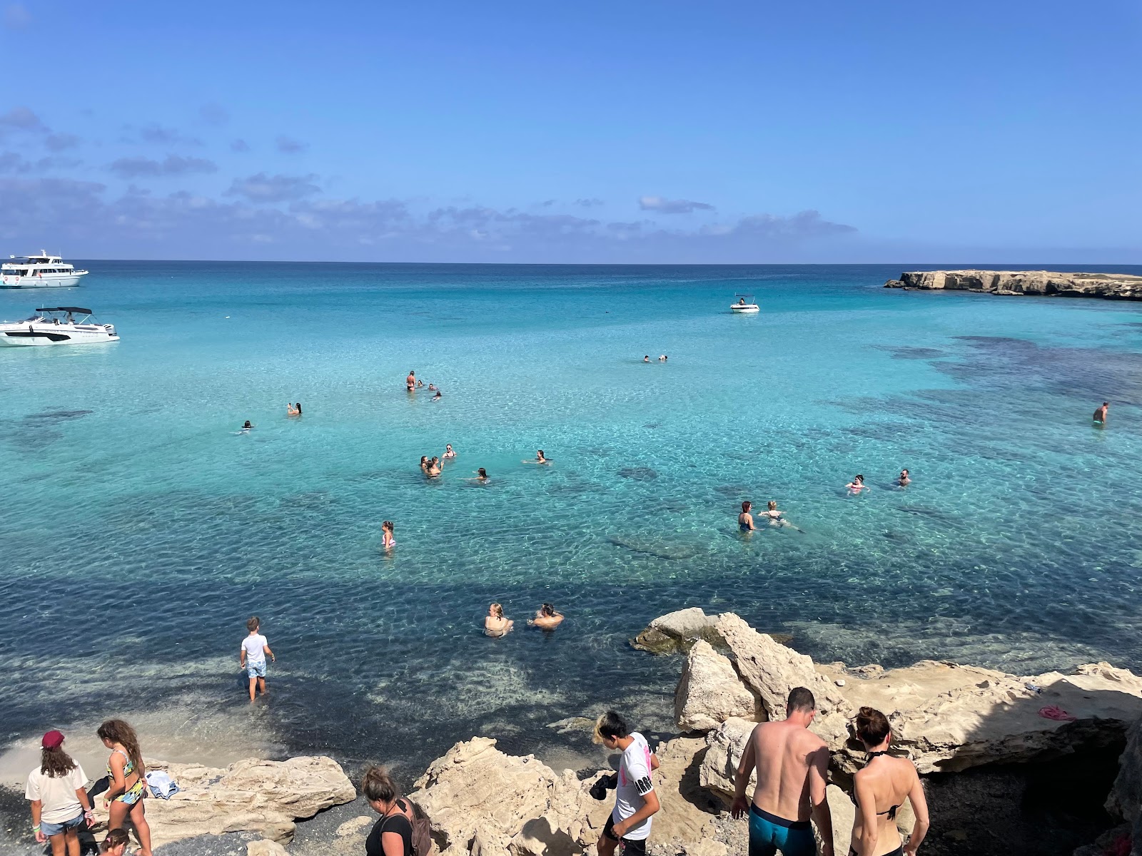 蓝色泻湖海滩的照片 和它美丽的风景