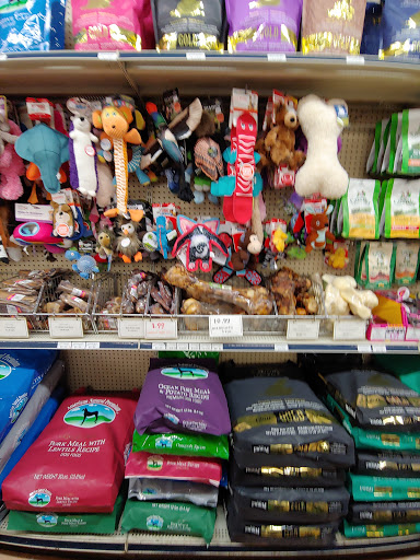 Garden Center «Wisconsin Garden & Pet Supply», reviews and photos, 8520 W North Ave, Wauwatosa, WI 53226, USA