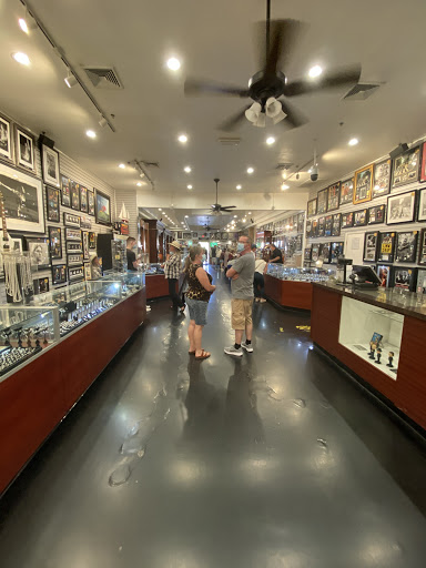 Pawn Shop «Gold & Silver Pawn Shop», reviews and photos, 127 S Vermont Ave, Los Angeles, CA 90004, USA