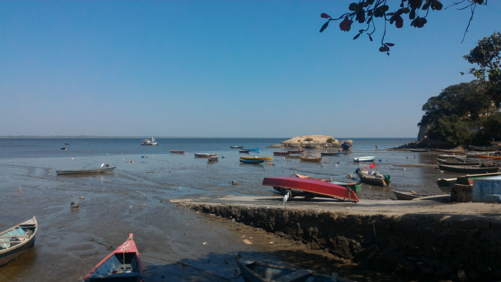 Foto de Praia de Ponta Grossa com praia direta