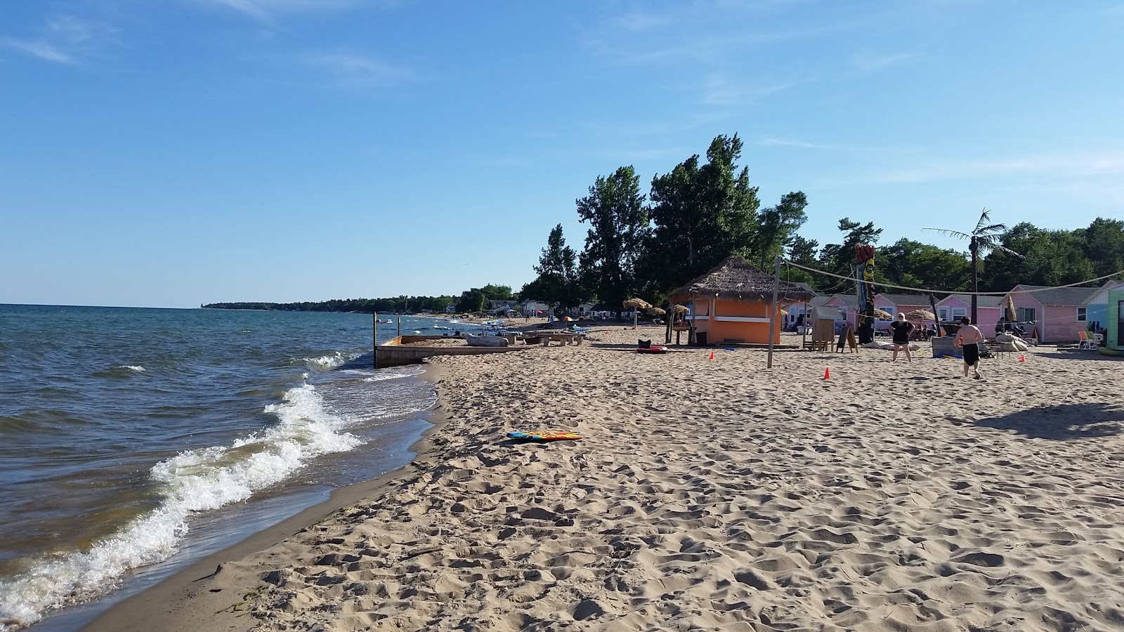 Foto von AuSable resort area mit beiger sand Oberfläche