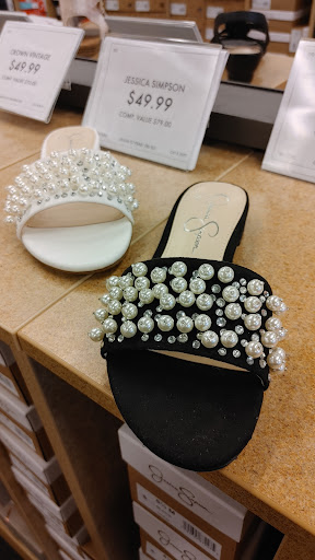 Shoe Store «DSW Designer Shoe Warehouse», reviews and photos, 10060 Reisterstown Rd, Owings Mills, MD 21117, USA