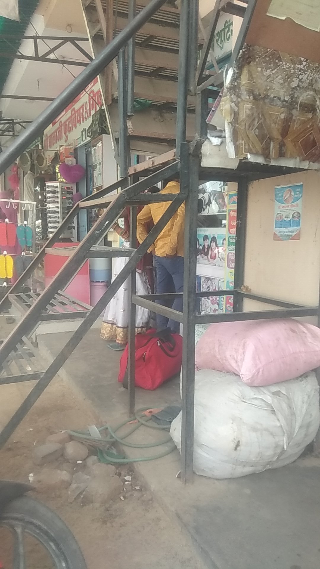 राजू भाई जूती कॉर्नर