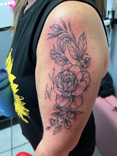 Tattoo Shop «Earthborn Studios», reviews and photos, 1359 Washington Ave, Evansville, IN 47714, USA