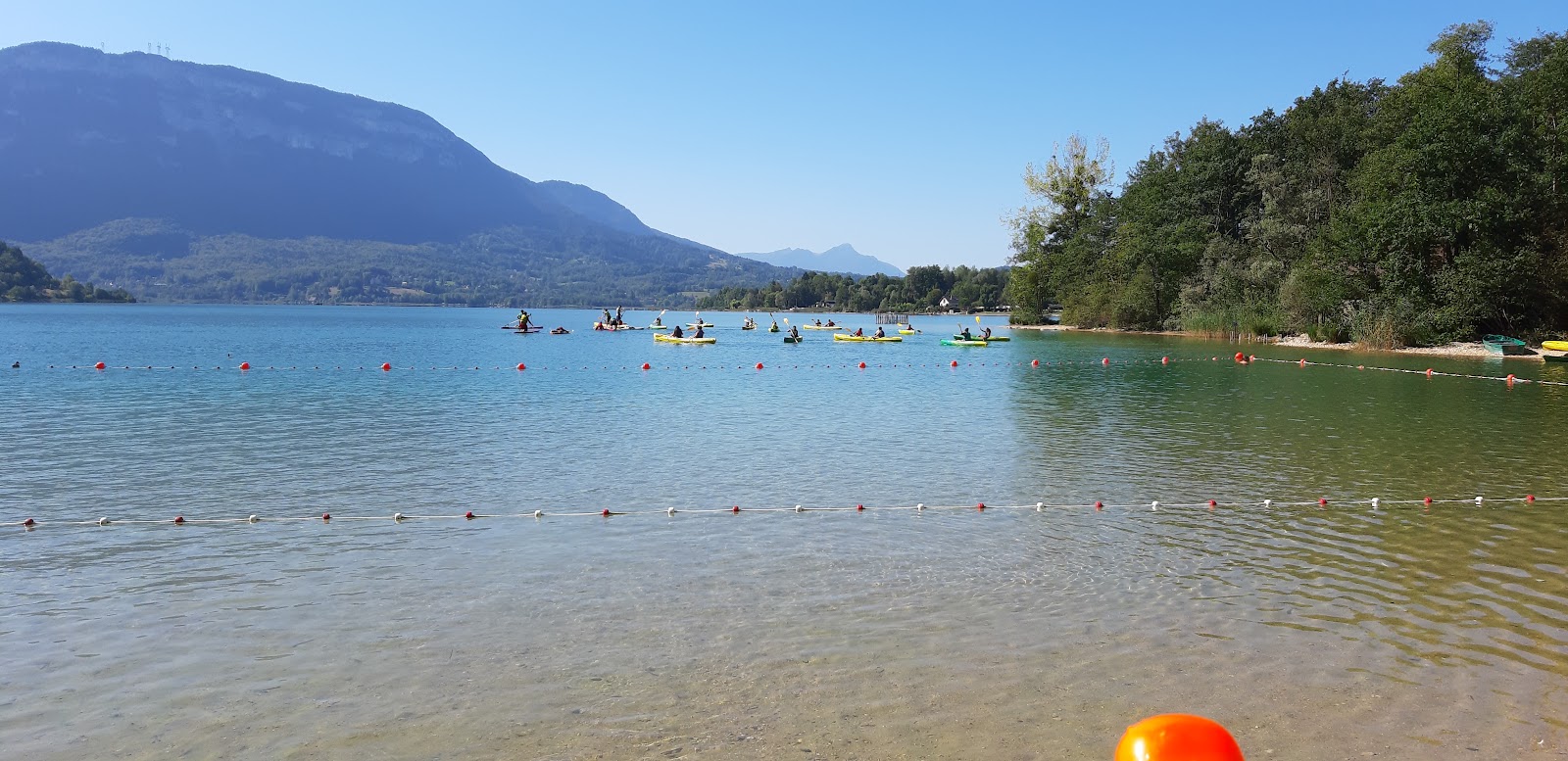 Fotografija Plage La Crique Aiguebelette z ravna obala