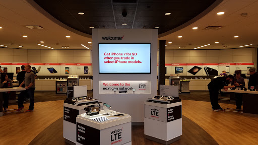 Cell Phone Store «Verizon», reviews and photos, 245 Radio Dr b, Woodbury, MN 55125, USA