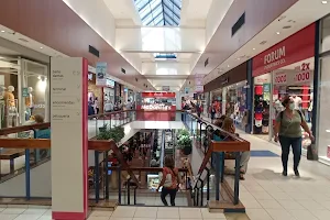 Tres Cruces Shopping image