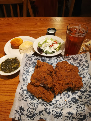 American Restaurant «Cracker Barrel Old Country Store», reviews and photos, 200 Cracker Barrel Dr, Clarksville, TN 37040, USA