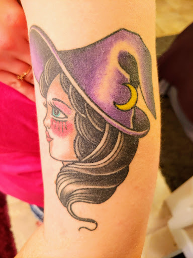 Tattoo Shop «Hold Fast Tattoo and Body Piercing», reviews and photos, 5153 S Ridgewood Ave, Port Orange, FL 32127, USA