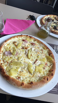 Plats et boissons du Restaurant Mam'Zelle Pizza Trois Mares à Le Tampon - n°7