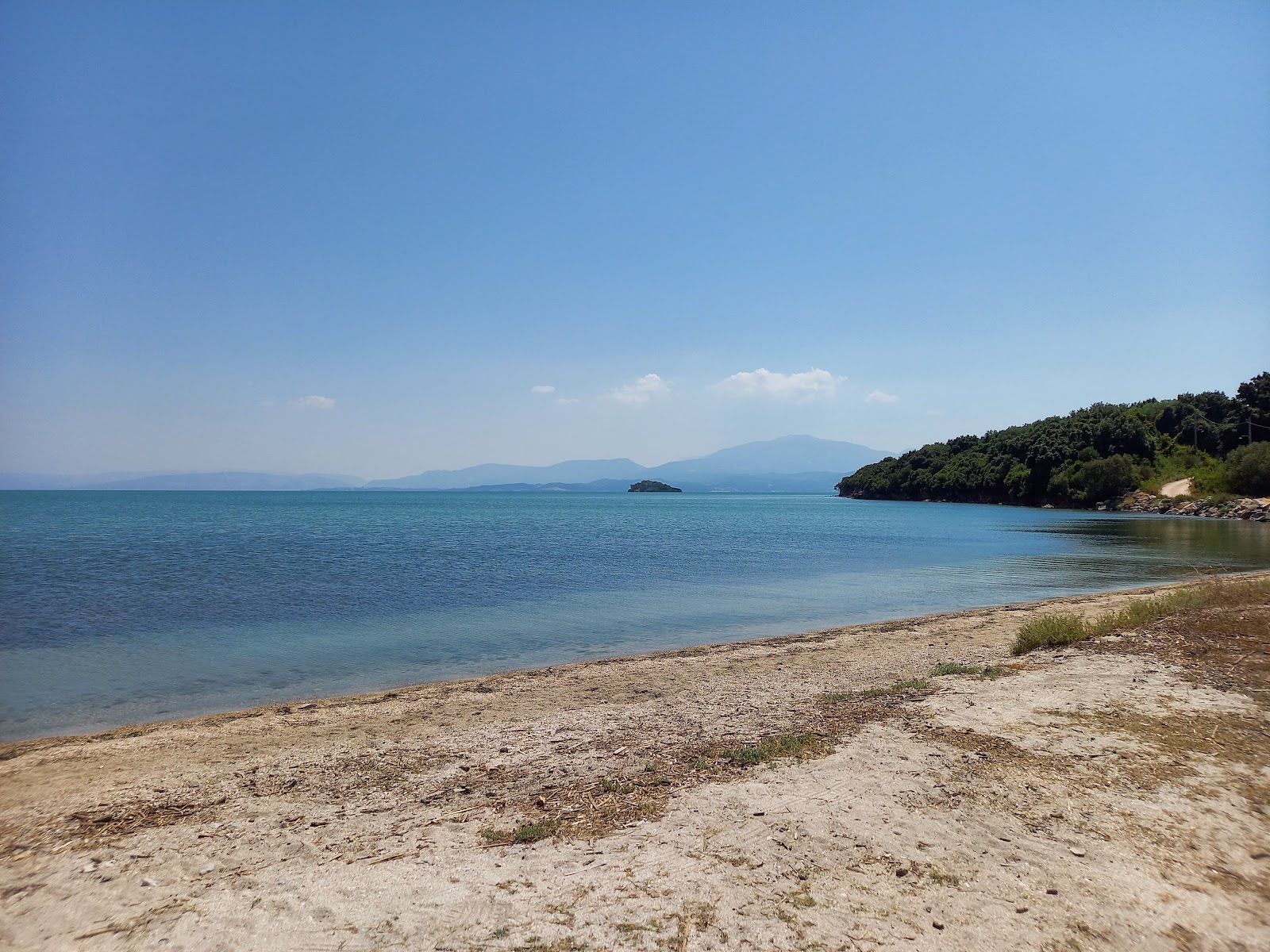 Fraxtis Beach'in fotoğrafı kısmen tatil bölgesi
