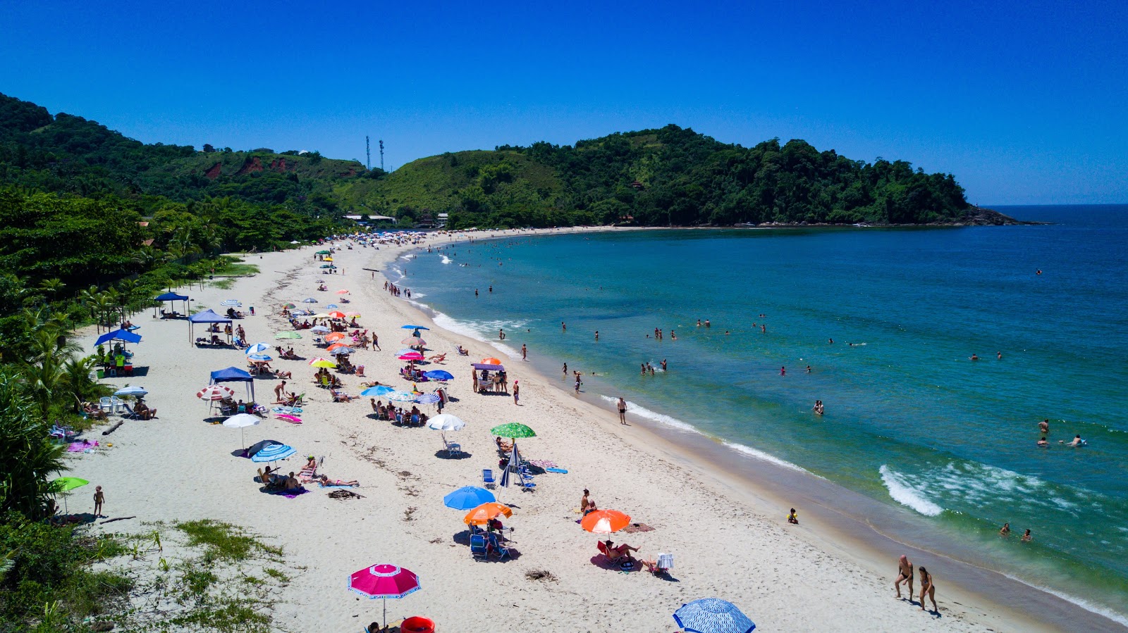 Foto di Spiaggia di Barra do Una con una superficie del sabbia beige fine