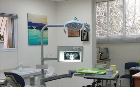 מרפאת שיניים ברמת גן השתלות ציפויים ואסתטיקה - ד"ר אלי נבו image