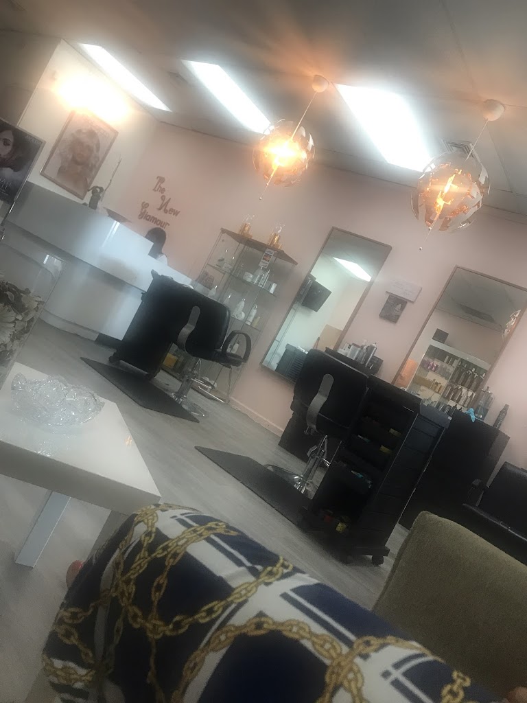 The New Glamour's Beauty Salon 06051