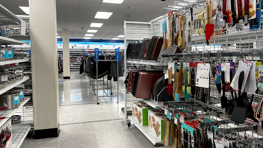 Clothing Store «Ross Dress for Less», reviews and photos, 201 E Main St, Alhambra, CA 91801, USA